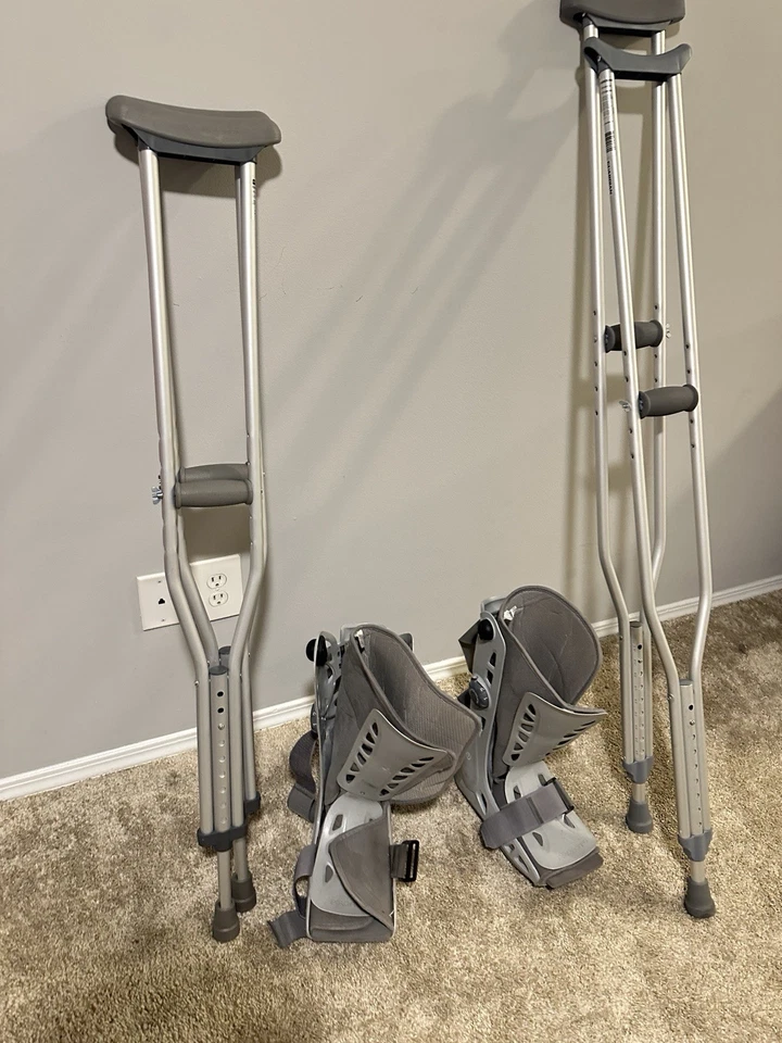 Paquete de muletas médicas y botas CAM Foto 3 de 3