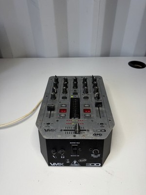 Behringer VMX200 Pro Mixer 2-Kanal Top Class DJ Mixer VCA-gesteuerte Fader.