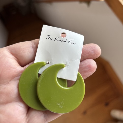 Avocado Green Earrings Pierced Vintage 60s? Hoops Plastic Mod MCM - Picture 2 of 5