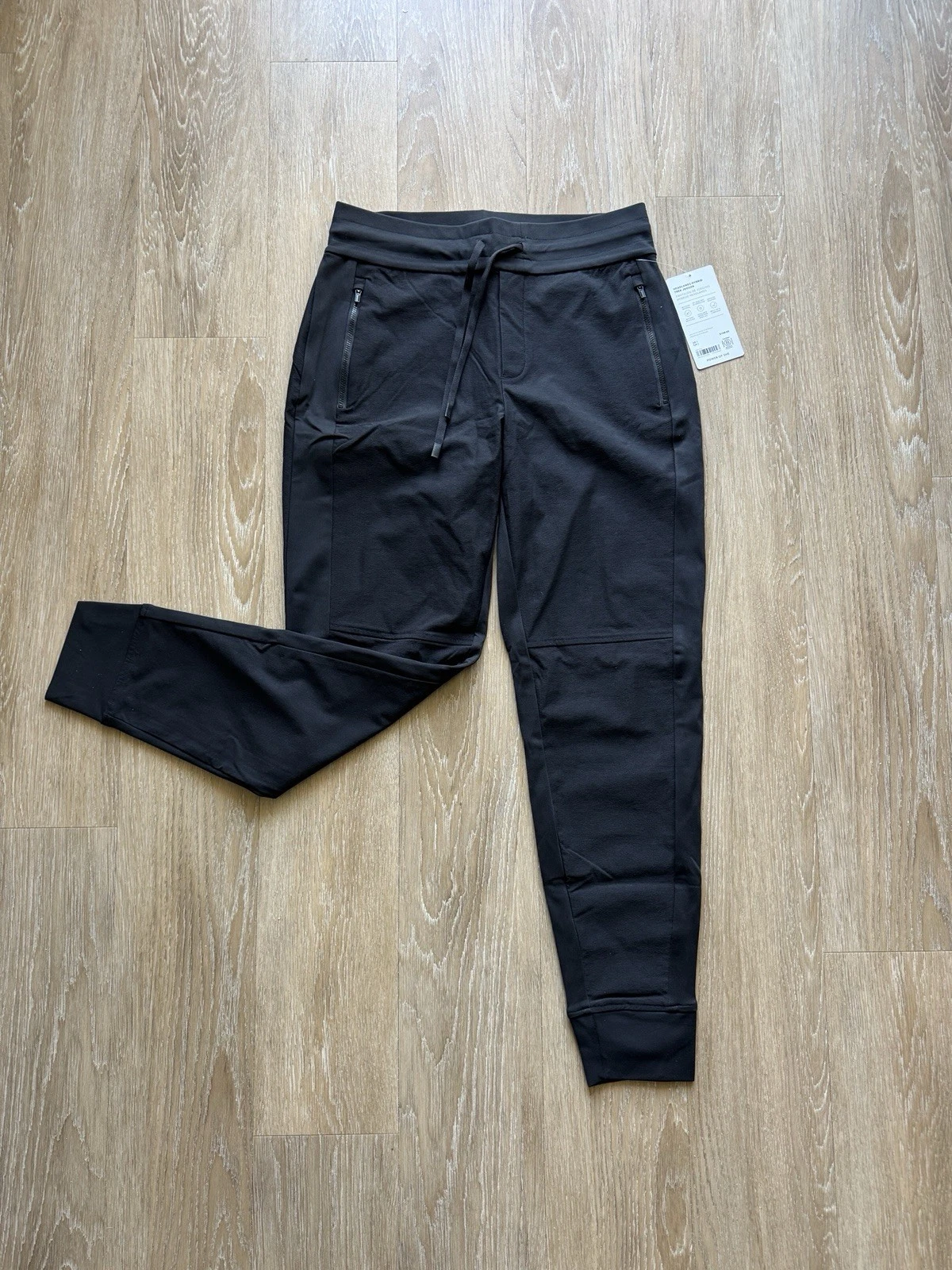 NEW WITH TAGS Athleta Headlands Hybrid Trek Jogger Women’s Size 6, Black
Opens in a new window or ta
