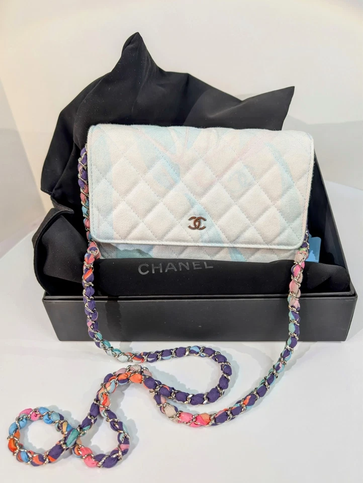 Chanel Azul Claro Jungle Jeans Acolchado Tela Billetera con Cadena (WOC) Foto 3 de 4