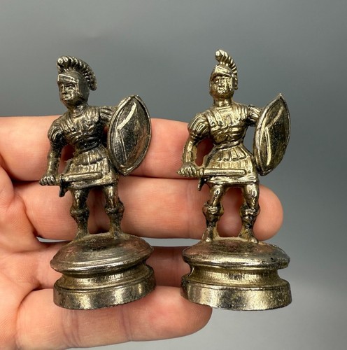 ⭕️ VINTAGE HEAVY METAL ROMAN CHESS SET 3.5KG • SILVER & GOLD TONE • NO BOARD - Picture 6 of 12