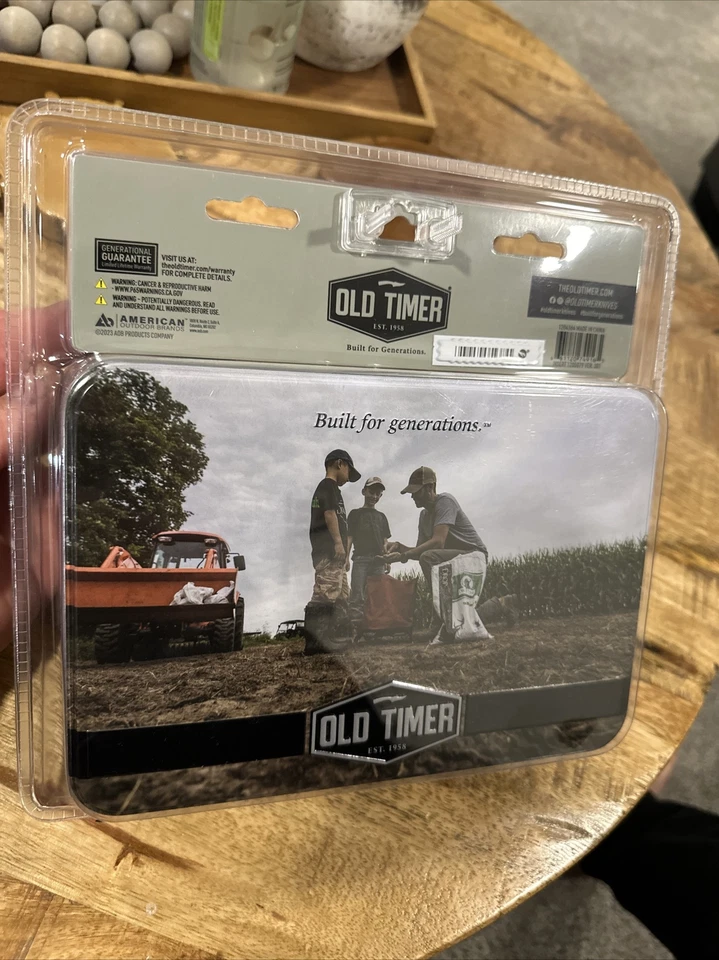 Juego de regalo de 2 cuchillos Old Timer edición limitada con vaso de chupito y lata de coleccionista Foto 2 de 2