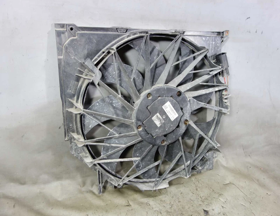Ventilador de refrigeración del motor eléctrico principal BMW E83 X3 SAV con motor 600 vatios 2004-2010 OEM Foto 3 de 4