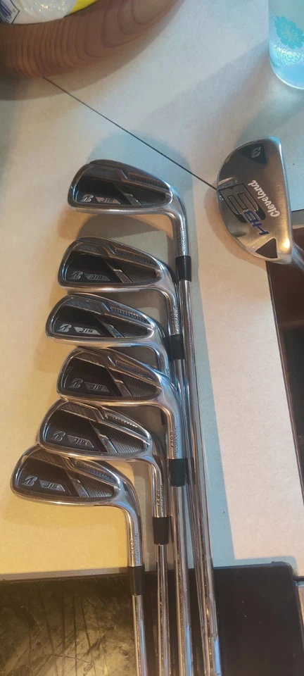 Hierros fundidos Bridgestone J15 5-PW con Nippon N.S. Ejes Pro 950GH Foto 3 de 3