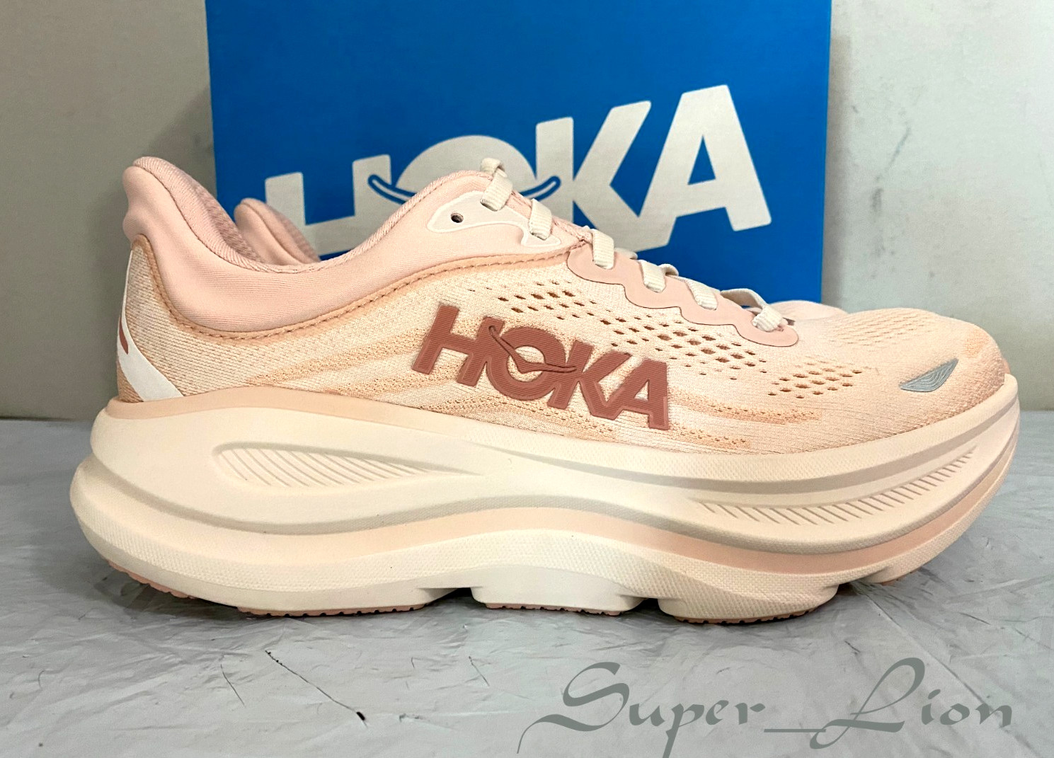 NEW HOKA One One Women's BONDI 9 Running Shoes - SIZE 8 B - Rose Latte thumbnail 5