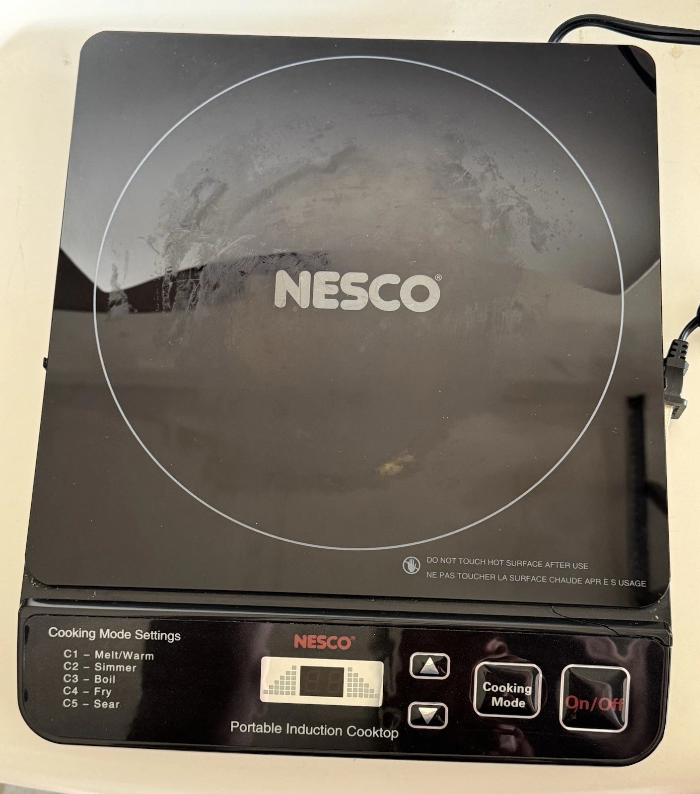 Nesco Portable Induction Cooktop Model PIC-14 - Crack Above Power Button, Works!
Opens in a new wind