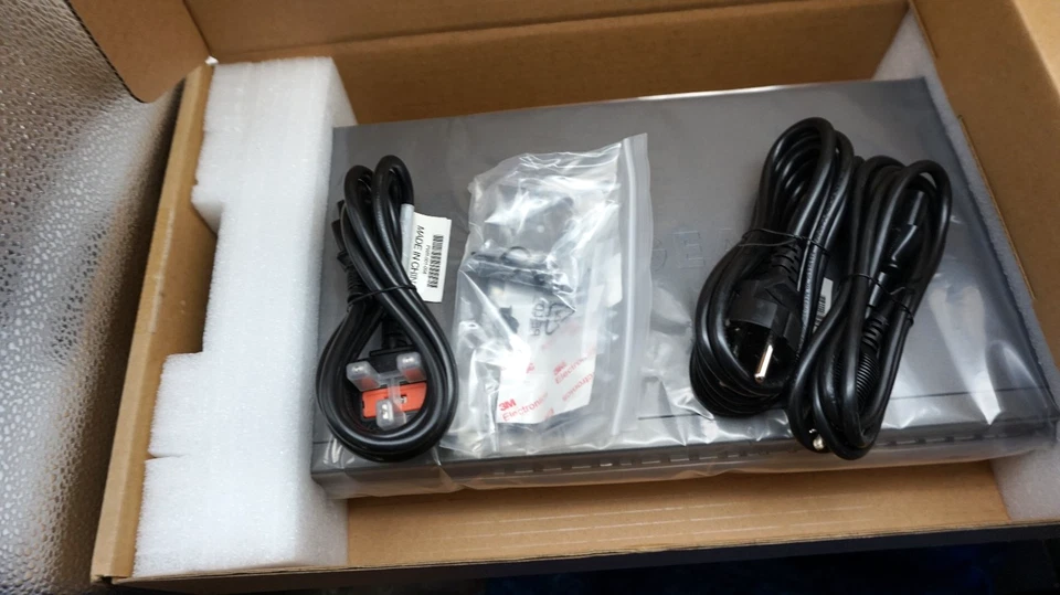 NetGear ProSAFE XS716T-100NES 16 Port 10G Smart Managed Switch New in oem box - Image 2 of 4