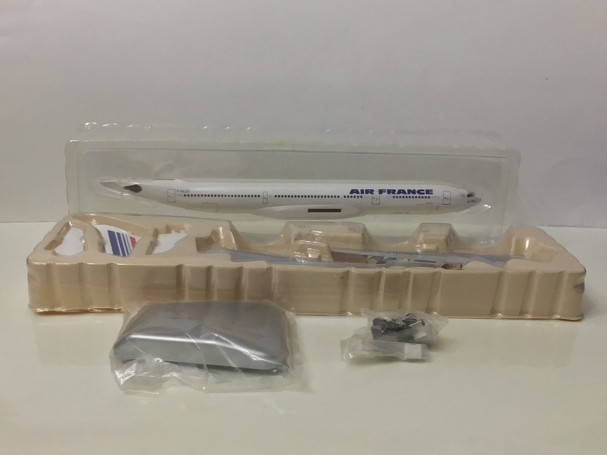Hogan 1:200 AIR FRANCE Airbus 340-300 Reg# F-GLZU / PLZ READ