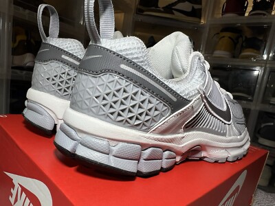 Size 4Y-Nike Vomero 5 GS Pure 'Platinum Metallic Silver' HF6998