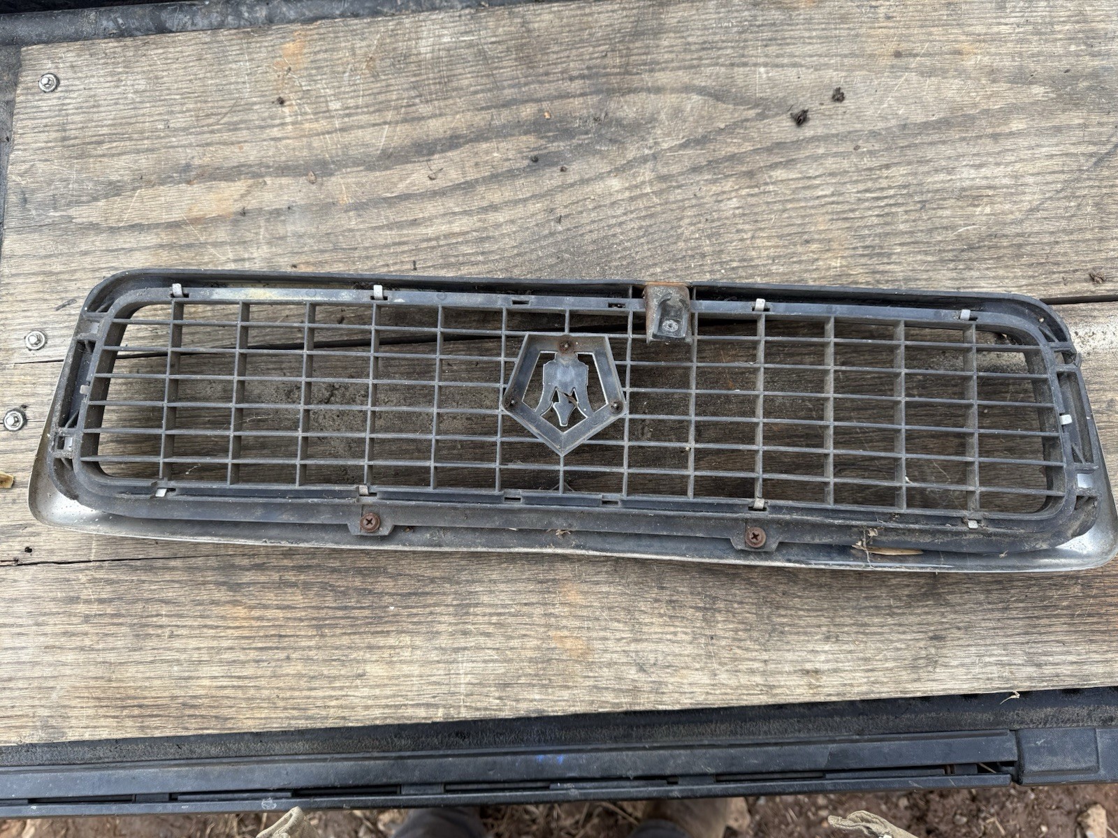 1989 1990 1991 89 90 91 Chrysler Maserati TC - Front Grille Grill