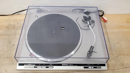 Vintage Technics SL-Q303 Turntable, Spins, Read