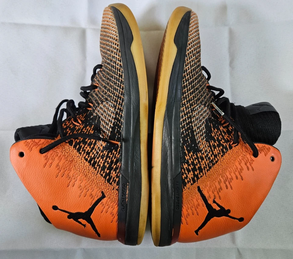 ZAPATOS DE BALONCESTO JORDAN 31 SHATTERED BACKBOARD NEGRO NARANJA 845037-021 TALLA 12 Foto 4 de 4