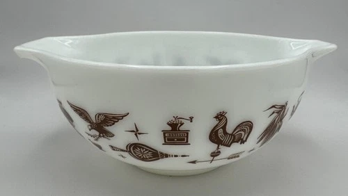 Pyrex Early American Cinderella 443 White Brown  2-1/2 Qt Nesting Mixing Bowl