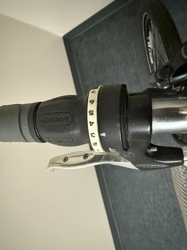 Trek Comfort Bicycle with Basket and Adjustable Seat - Image 3 of 4