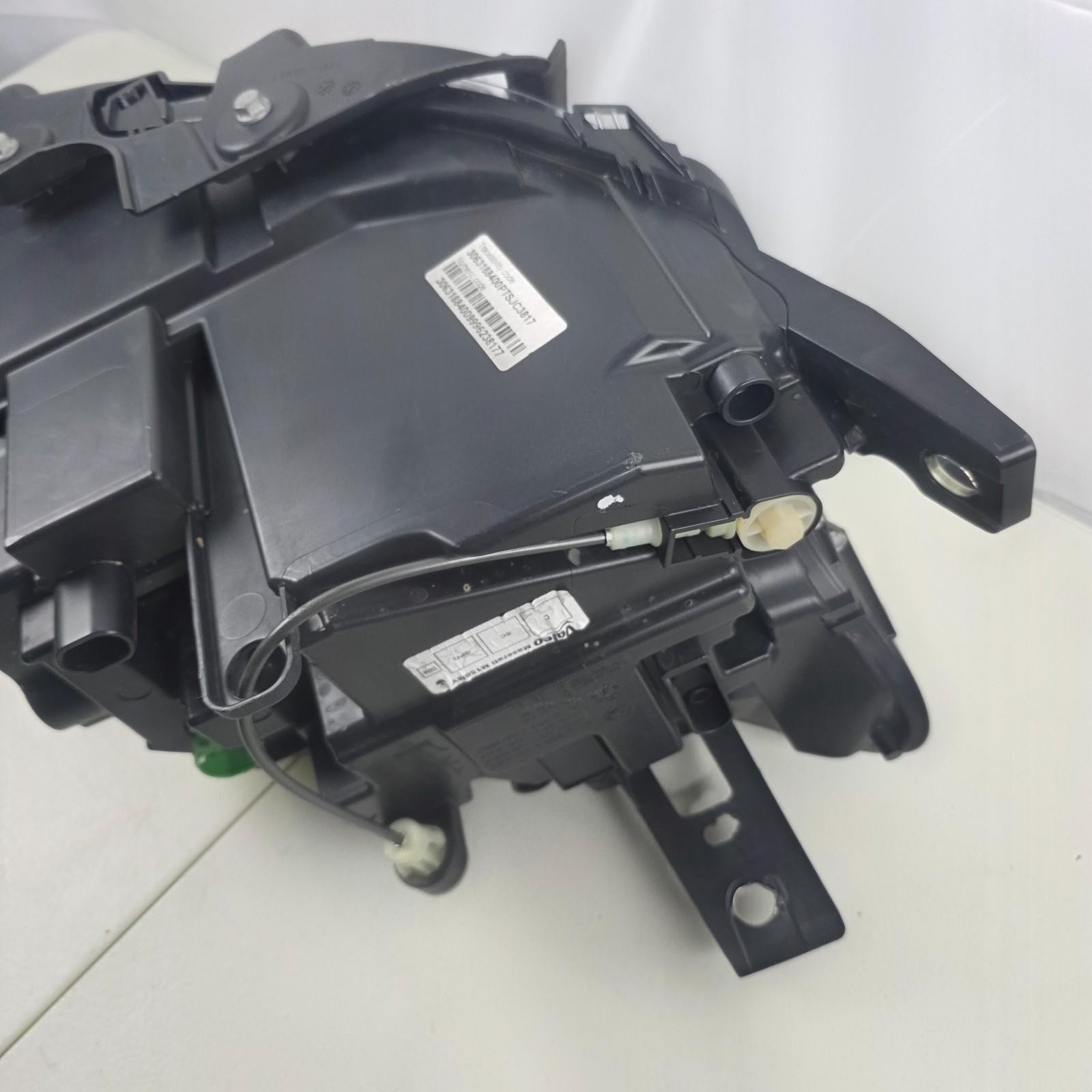 Maserati Quattroporte Left Headlight P/N 670100615