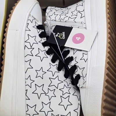 Kids Size 4 Art Class High Top Shoes With Star Pattern