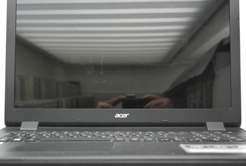 Laptop Acer Aspire ES1-731G mit 17,3” FHD/2GB NVidia/1TB HDD/8GB RAM/DVD-RW/W11H - Bild 2 von 4