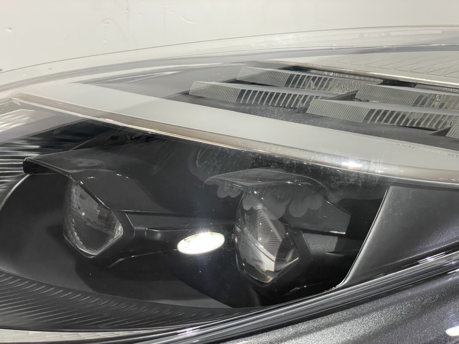 2024 2025 ASTON MARTIN DB12 LEFT SIDE DRIVER SIDE LED COMPLETE HEADLIGHT OEM