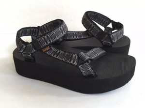 teva black platform