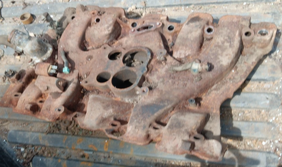 Colector de admisión de 1970 Oldsmobile Toronado 455 CI parte del motor # 404522 D1N Foto 2 de 4