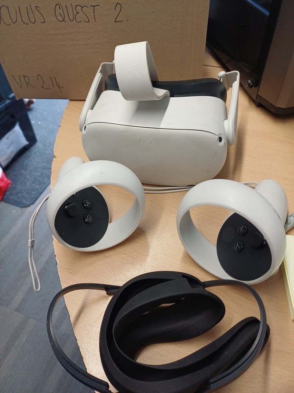 meta quest 2 with controllers. No Psu. With Glasses Extender