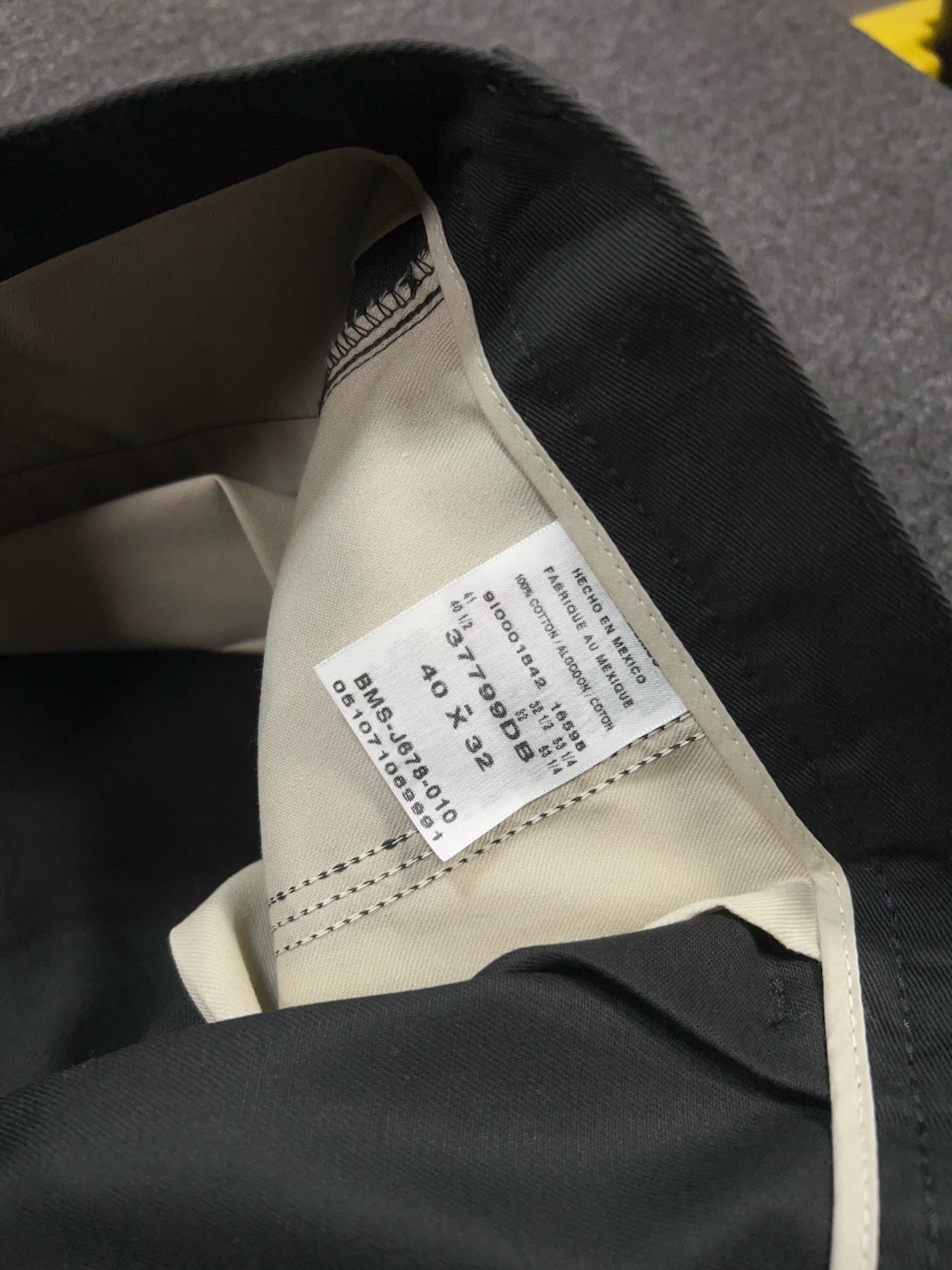 New Wrangler Pants Men’s 40x32 Black Pleated Relaxed Chino Stain Resistant thumbnail 5