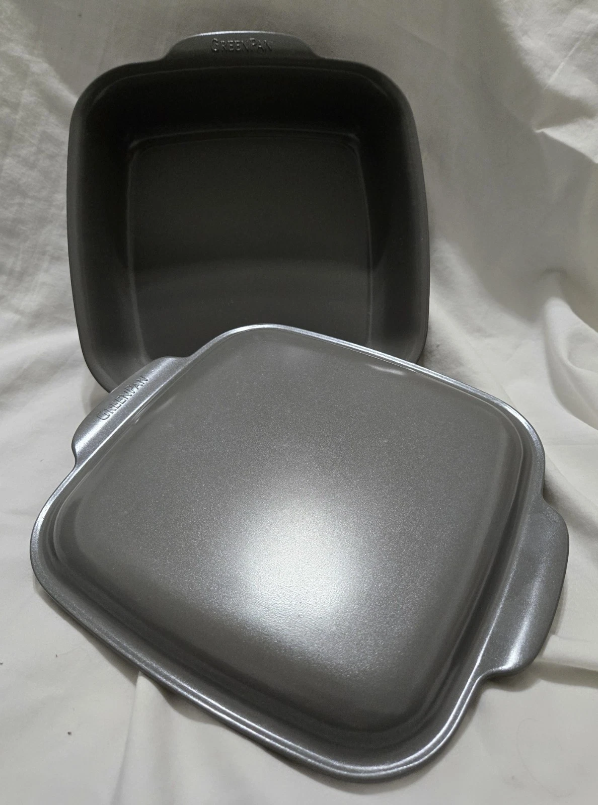 Greenpan Premiere Ovenware Ceramic Nonstick 8" x 8" Square Baking Pan with Lid
Opens in a new window