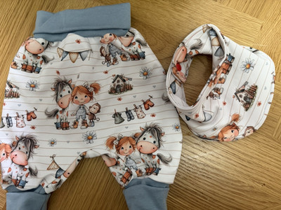 Handmade Baby Outfit Set Gr. 56, 2-teilig Pumphose +Halstuch Tierdruck