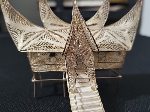 Miniatura indonesiana vintage argento sterling 925 filigrana casa minangkabu - Foto 14 di 21