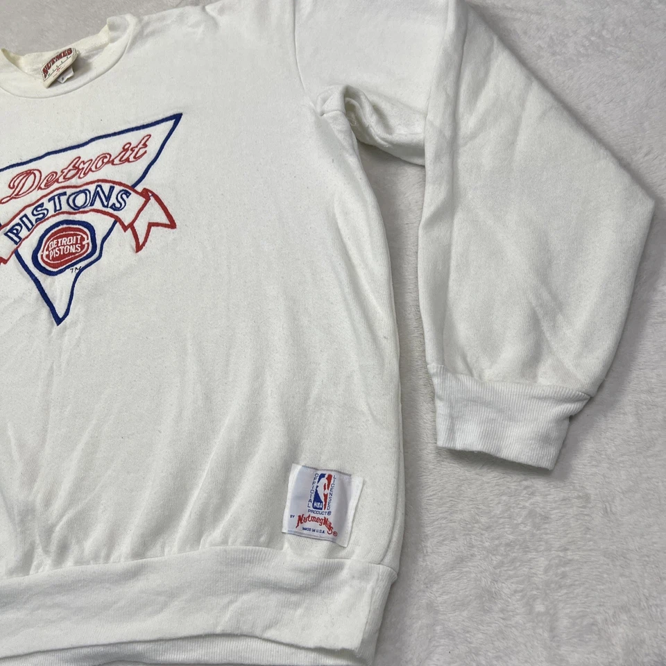 Suéter De Colección Nutmeg Mills Detroit Pistons Cuello Redondo Para Hombres XL Bordado Foto 3 de 4
