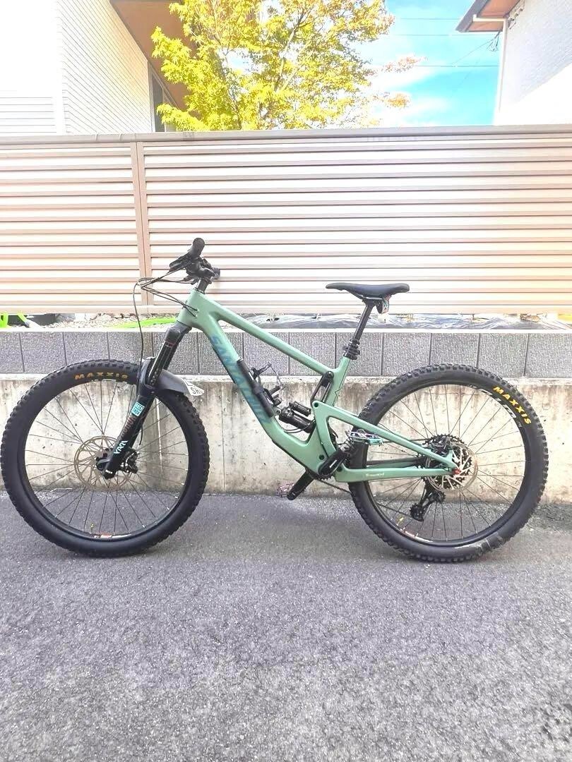 2021 Santa Cruz Bronson Carbon C R-kit 27.5 inch Size M 