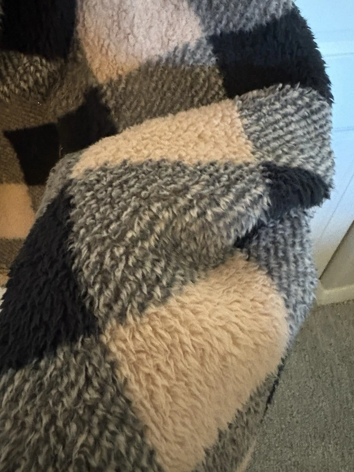 Chaqueta de mujer Sherpa a cuadros polar con cremallera | Abrigo de peluche a cuadros neutros | Suave Foto 3 de 4