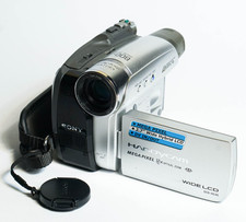 Sony Handycam DCR-HC46 MiniDV Camcorder   Full Kit  NightShot  Dock Station