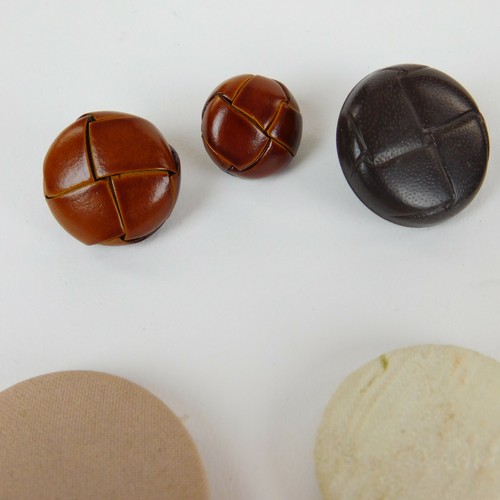 Vintage Buttons 75 Fabric various colors shapes and sizes, leather woven - Picture 9 of 9