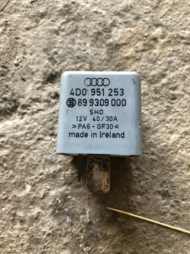 Relais Nr. 372 4D0951253 VW AUDI SKODA Arbeitskontaktrelais für Kraftstoffpumpe
