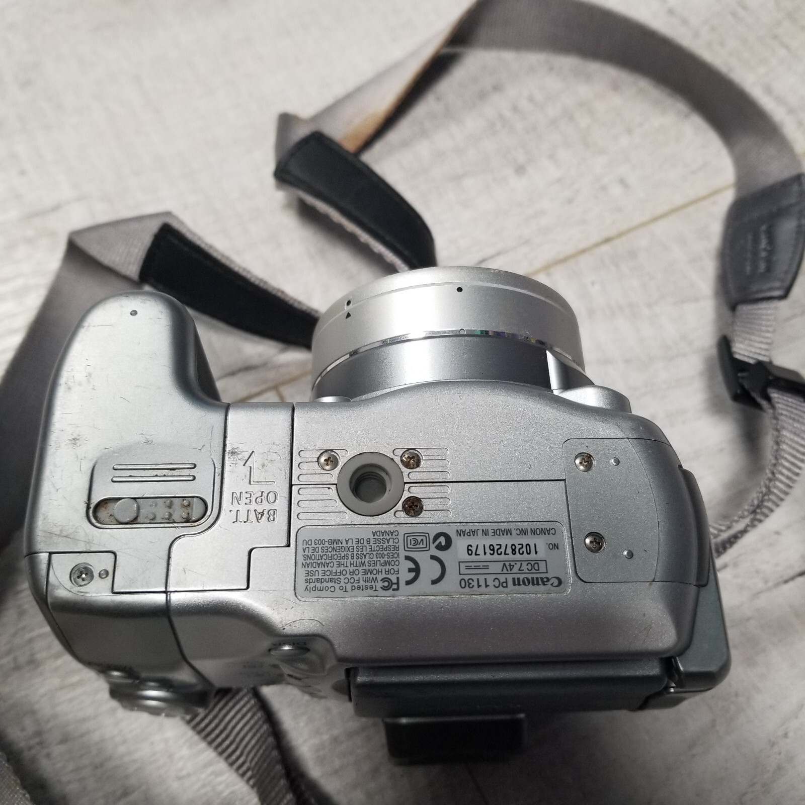 Canon PowerShot S2 IS 5.0MP Digital Camera Silver Battery Door Stuck