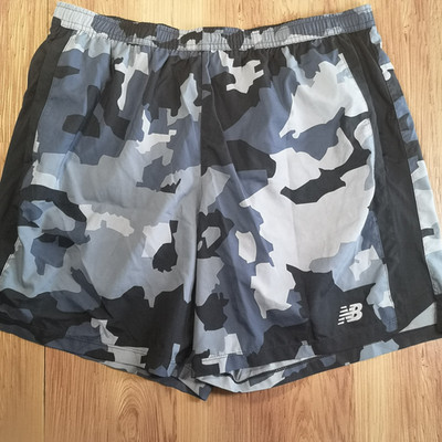 New Balance Herren XL Accelerate tarnfarbene Shorts - kostenloser Versand
