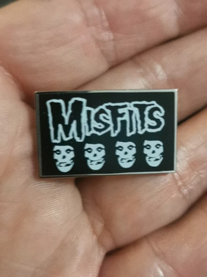 MISFITS DIG UP HER BONES SCREAM! American Psycho Pin Badge Patch Neu 