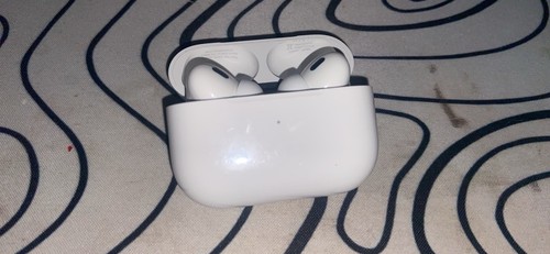 Air Pod Pro - Picture 2 of 5