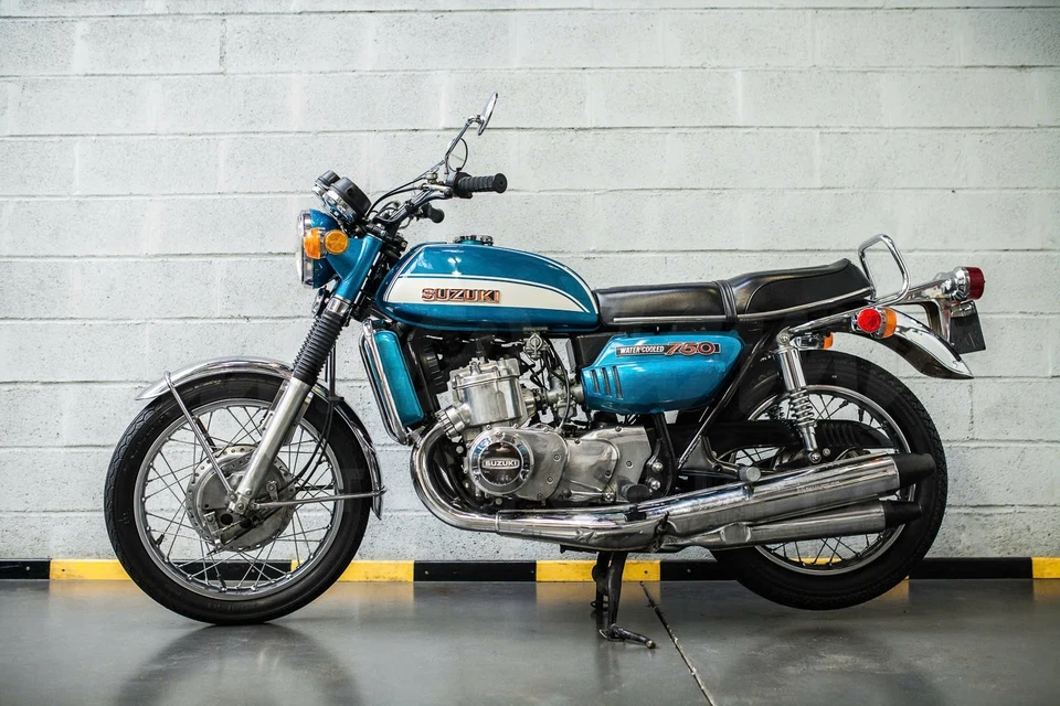 Guardabarros trasero cromado para Suzuki GT750 1973-1977 Abrazaderas Su GT GT380 GT550 Foto 4 de 4