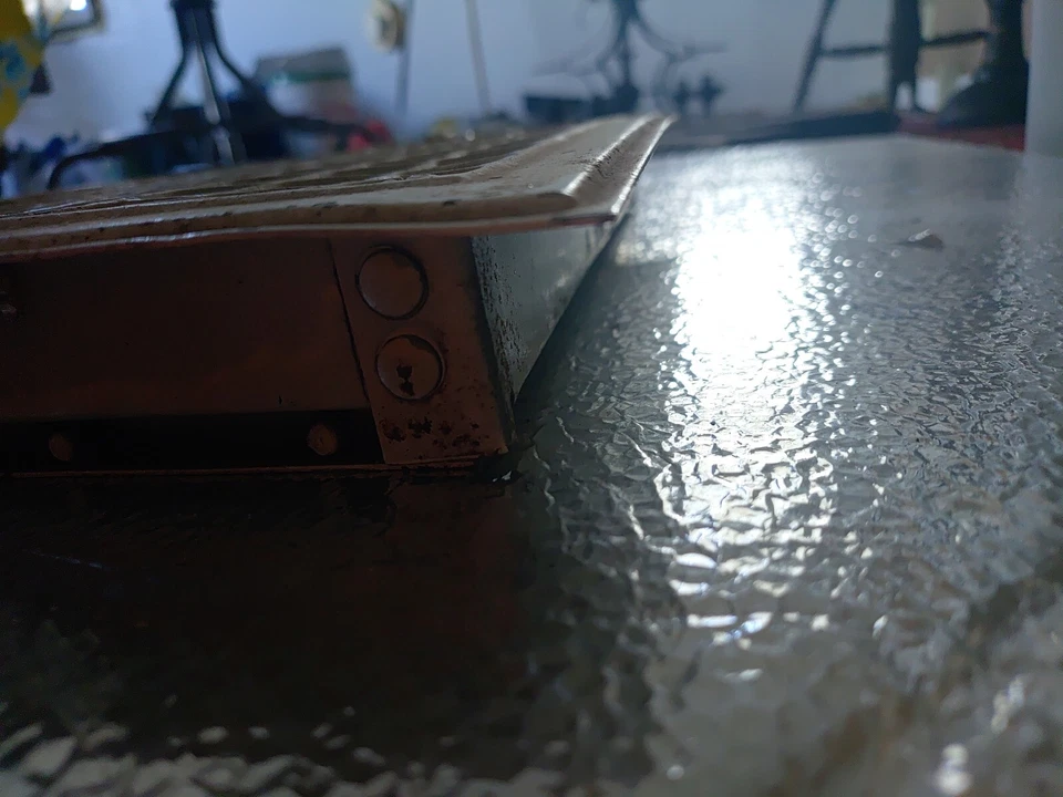 Ventilación de registro de acero estampado vintage recuperado.  As Found 8" X 12" Blanco Foto 4 de 4