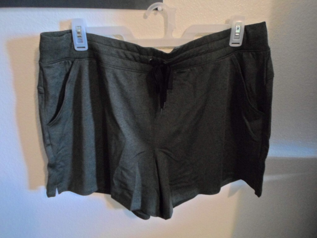 shorts- Tek Gear size XXL -Esta Olive Green- drawstring closer-image