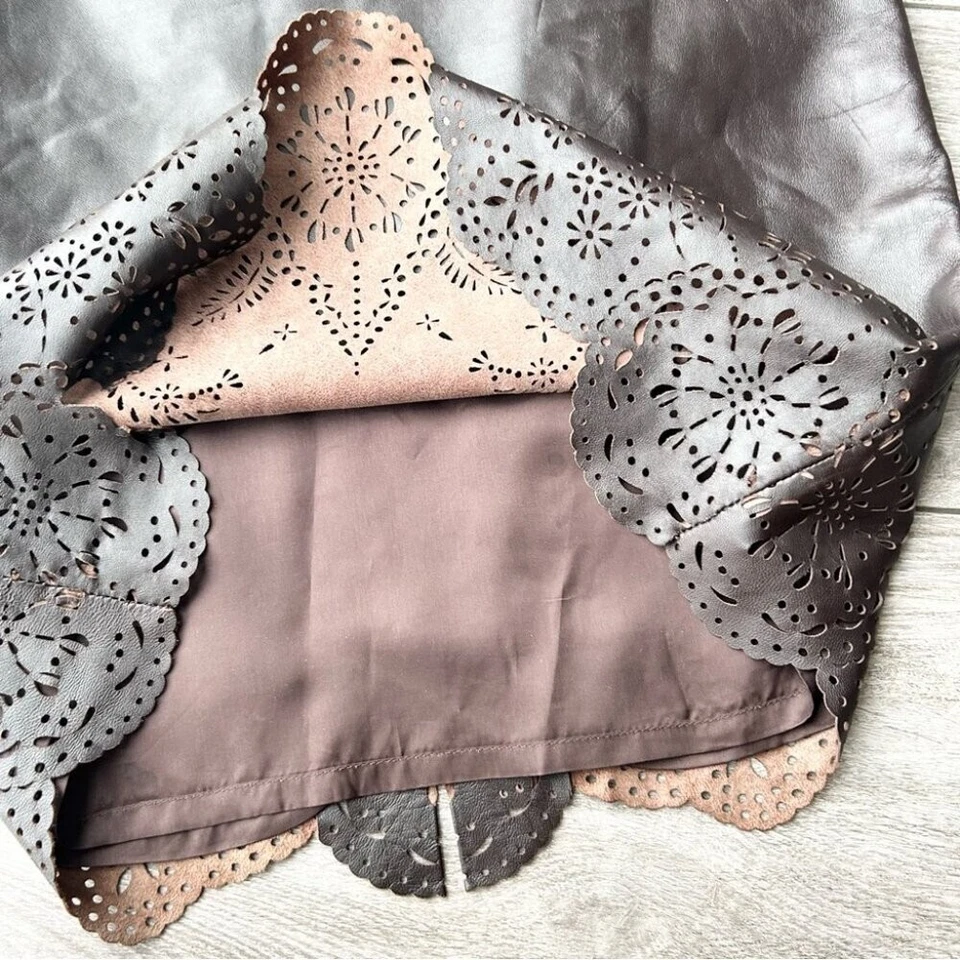 Falda midi Peter Nygard marrón cuero mantecoso corte láser dobladillo talla 8 Foto 4 de 4