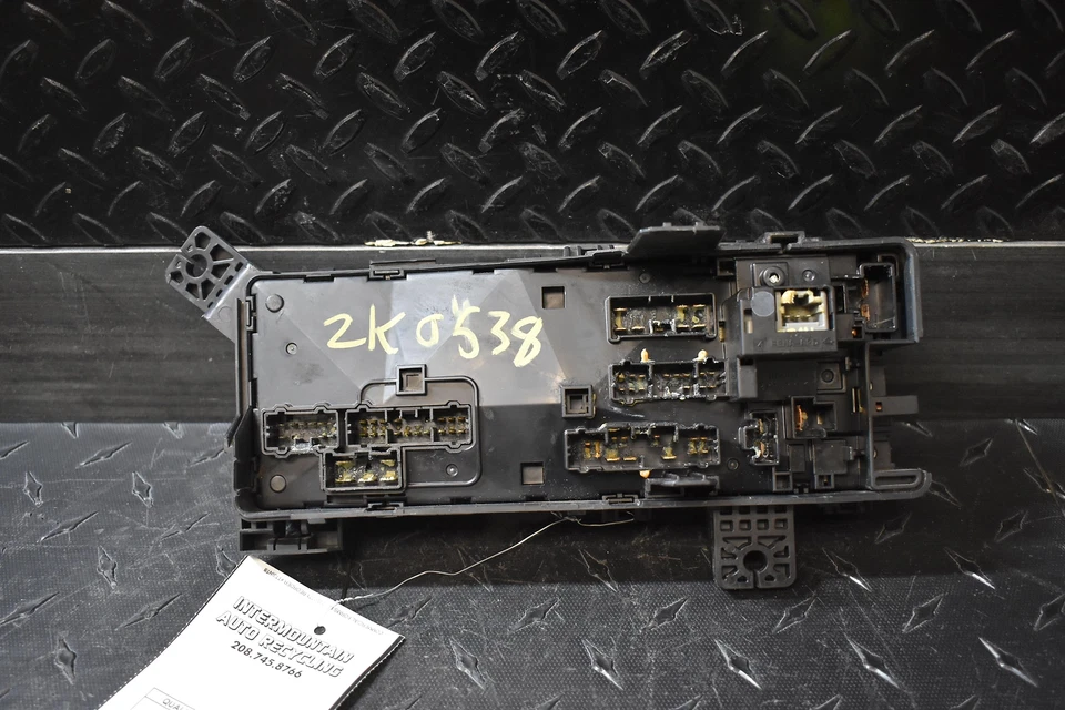 2005 - 2010 Honda Odyssey Engine Fuse Box 3.5L V6 AT FWD - Imagem 2 de 3
