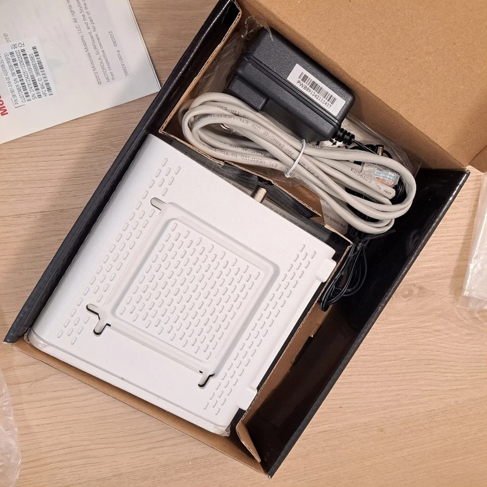 NEW Motorola SURFboard SB6141 DOCSIS 3.0 Extreme Speed Cable Modem - Image 3 of 4