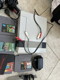 Nintendo NES Console Lot with Controllers, Taito Arkanoid, Super Mario Bros.