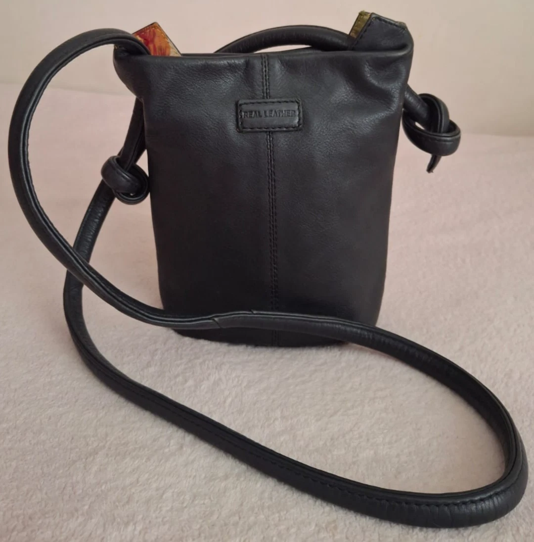 osprey black patent bag  Elite HNW effortlessly adapting to your style Osprey London Neon Shoulder Bag