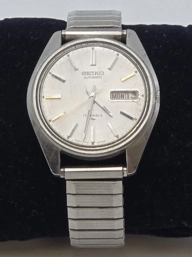Vintage Seiko 5 Automatic 37mm Silver Day/Date Dial Men’s Watch 7006-8007