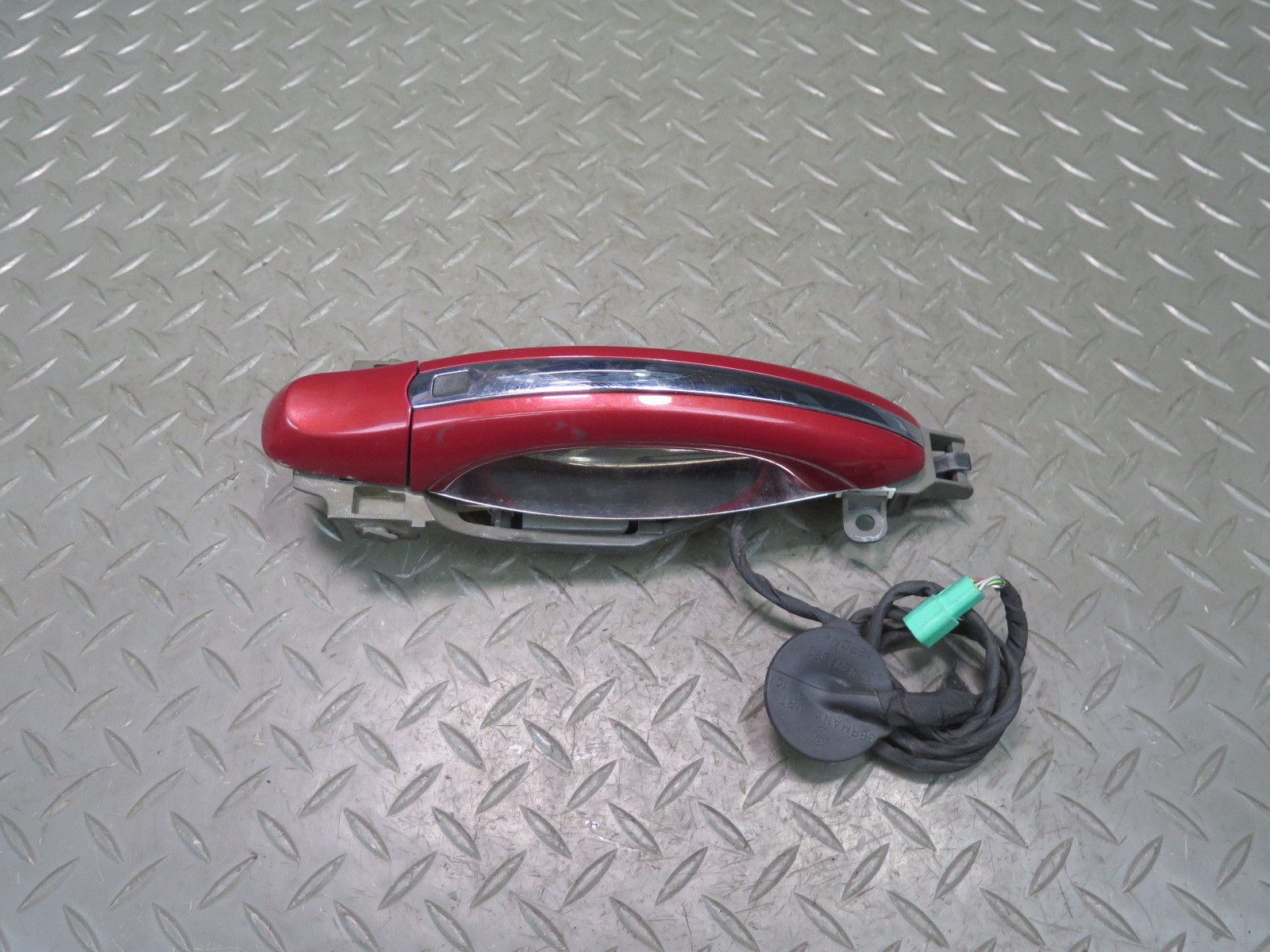 2006-2012 BENTLEY FLYING SPUR FRONT RIGHT PASS SIDE EXTERIOR DOOR HANDLE RED